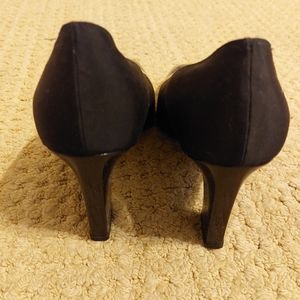 ST. JOHN - 2 1/2" Black Heels